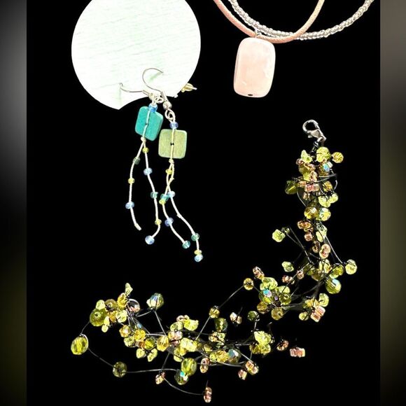 Vintage Jewelry lot 11 pieces- 4 necklaces-2 earrings-2 pins 3 bracelets fab - Picture 11 of 11